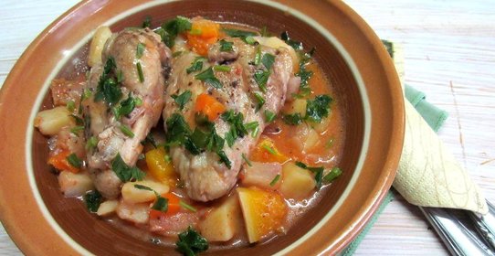 Куриные крылышки с редькой в мультиварке