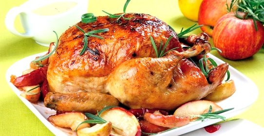 Курица, запеченная с корицей и яблоками