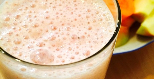 Смузи из замороженных фруктов с овсяными хлопьями