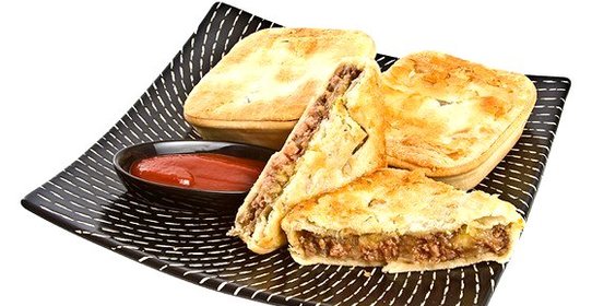 Мясные пирожки с томатным соусом