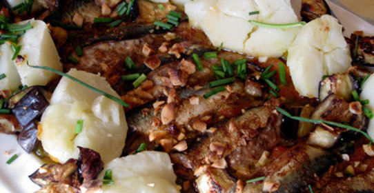 Маринованная скумбрия с картофелем и овощами