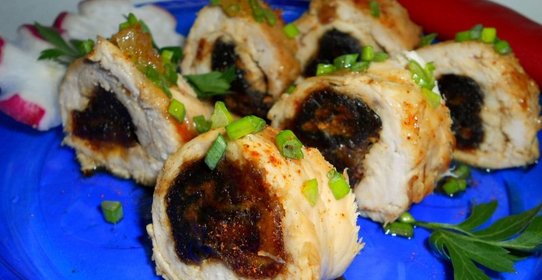 Куриные рулетики с финиками