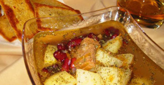 Суп-гуляш по-ирландски с сырно-картофельными хлебцами