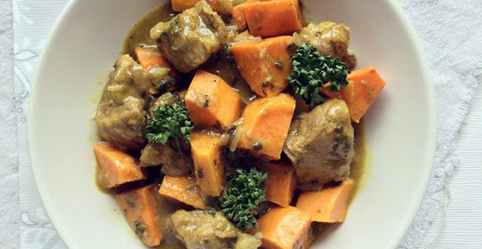 Свинина со сладким картофелем в кокосовом молоке