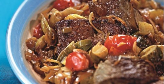 Печенка с маринованными огурцами