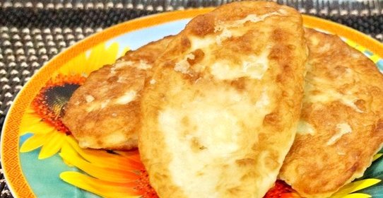 Жареные пирожки с творогом