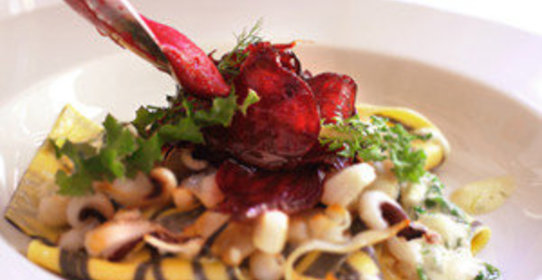 Паста с соусом из свеклы