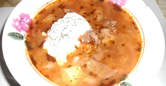 Русские щи с маринованным перцем и сметаной