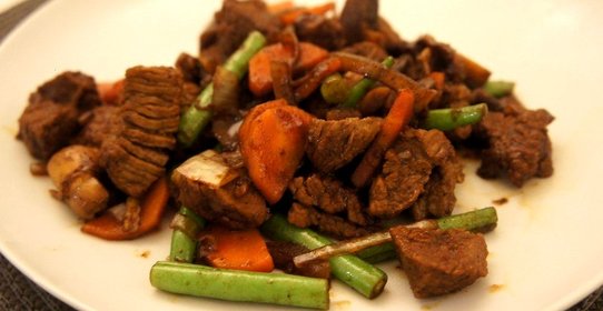 Говядина с овощами в соевом соусе