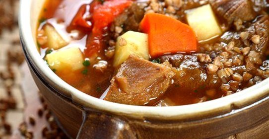 Гречка со свининой в горшочке