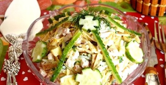 Салат с яичными блинчиками