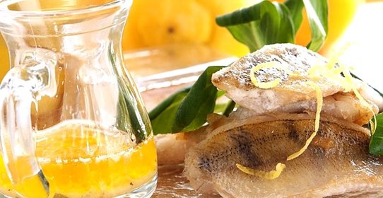 Филе белой рыбы в лимонно-масляном соусе