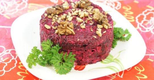 Салат из рыбы с маринованным красным перцем