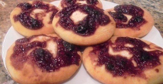 Булочки с вареньем