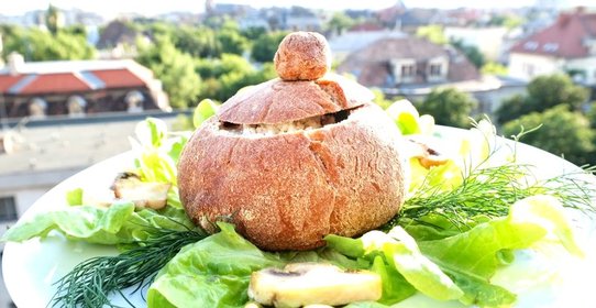 Венгерский суп в хлебе