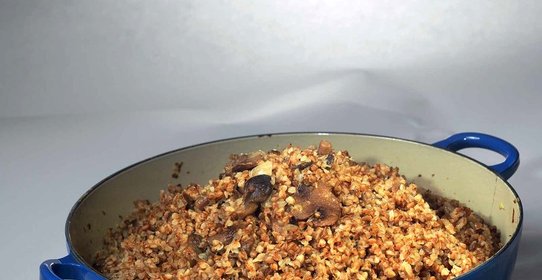 Гречневая каша с белыми грибами и пармезаном