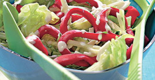 Розовые кальмары с латуком