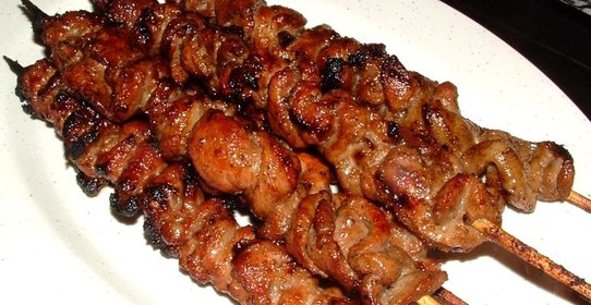 Свиной шашлык на гриле с медом, апельсином и рисом