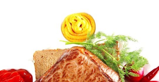 Стейк из маринованной пашины на хлебе с вялеными томатами и чесноком