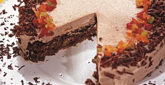 Шоколадный торт с меренгой