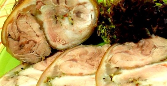 Рулет из свиной рульки
