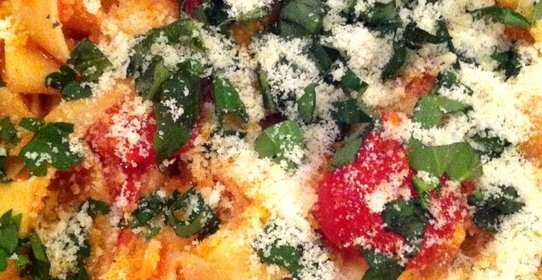 Паста тальятелле с соусом помидорини