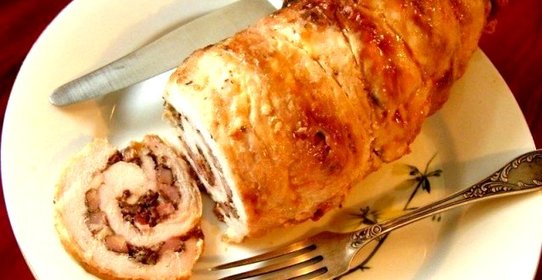 Рулет из индейки с яблоком