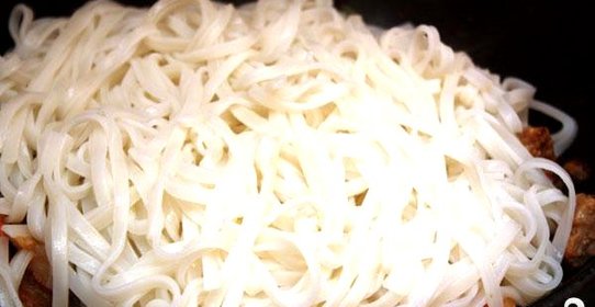 Рисовая лапша с рисом и креветками