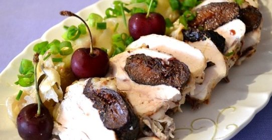 Куриная грудка с черносливом