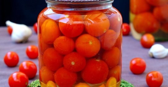 Маринованные черри с луком и морковью