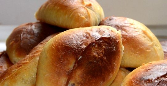 Пирожки сладкие с вишней