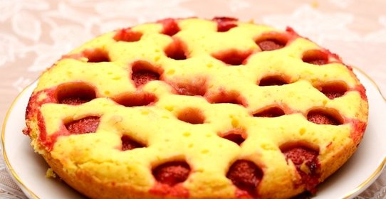 Клубничный торт в мультиварке