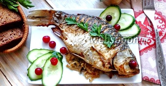 Запечённые караси, фаршированные квашеной капустой