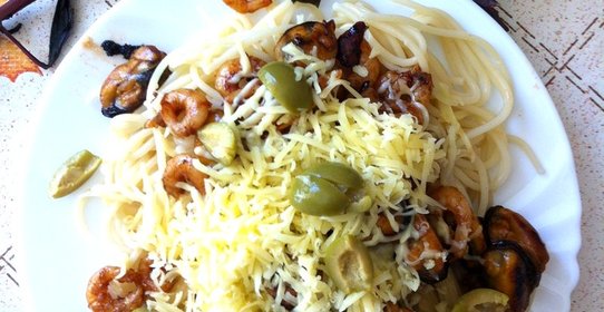 Паста с морепродуктами и соевым соусом