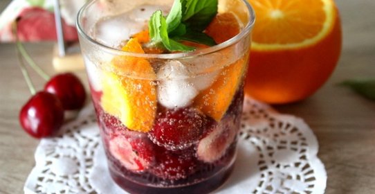 Лимонад из черешни и апельсина