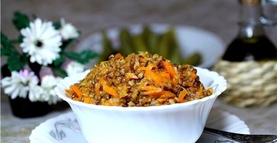 Гречка с морковью и луком