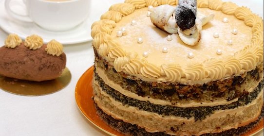 Торт с маком и черносливом