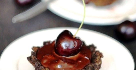 Шоколадно-вишневые пирожные