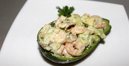 Салат из авокадо с креветками и шампиньонами