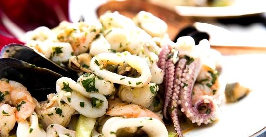 Салат из морепродуктов Морской коктейль