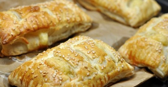 Слойки с сулугуни