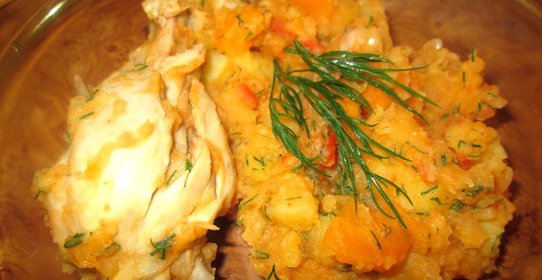 Картошка с курицей тушеные в казане