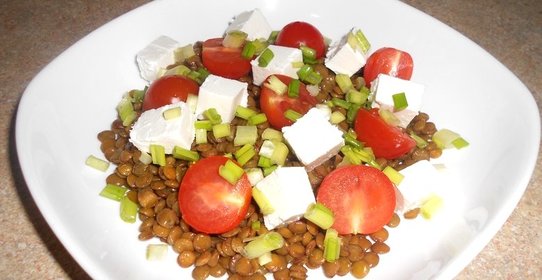 Салат с чечевицей и брынзой
