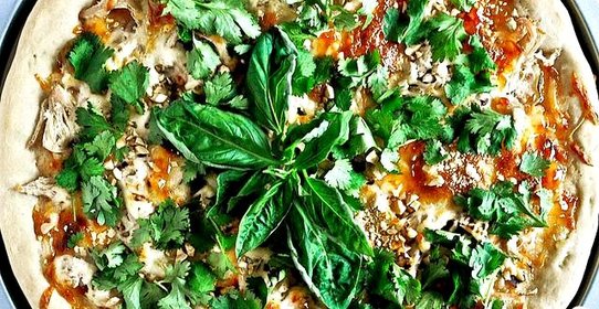 Тайская пицца с курицей