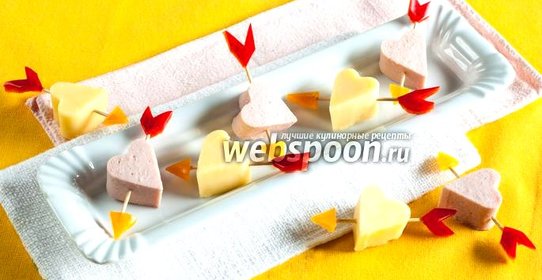 Канапе с сыром и колбасой «Стрелы Амура»