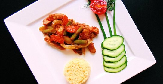 Свинина с овощами и пшеном на балканский мотив