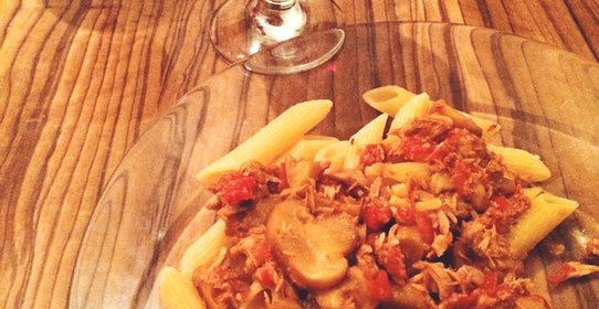 Паста с тунцом и шампиньонами