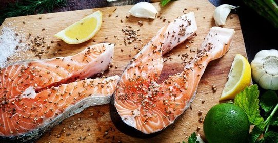 Стейк лосося в цитрусовом маринаде