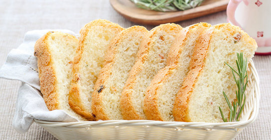 Хлеб с изюмом и розмарином