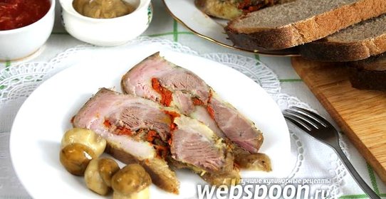 Рулет пряный из свиной грудинки с морковью